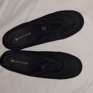 Naturalizer women's clog style shoes in size 7. Black color.